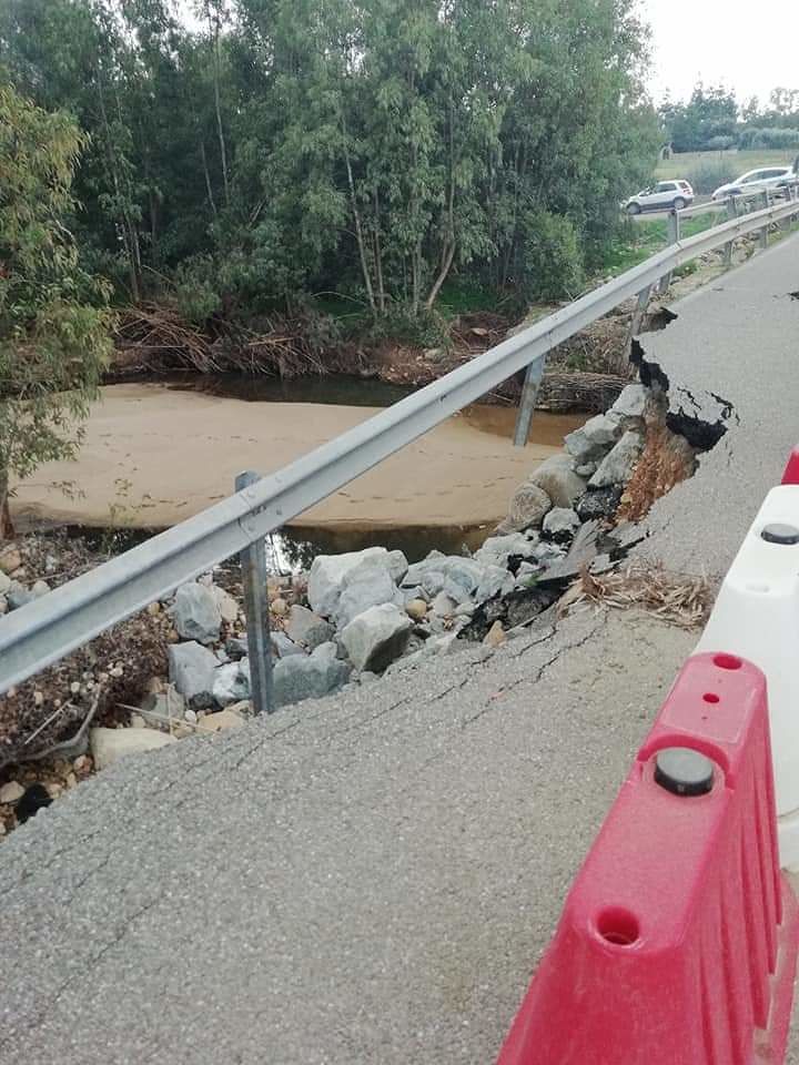 Villasimius, ancora allarme sulla Provinciale 17: “C’è il rischio di nuovi crolli e frane”