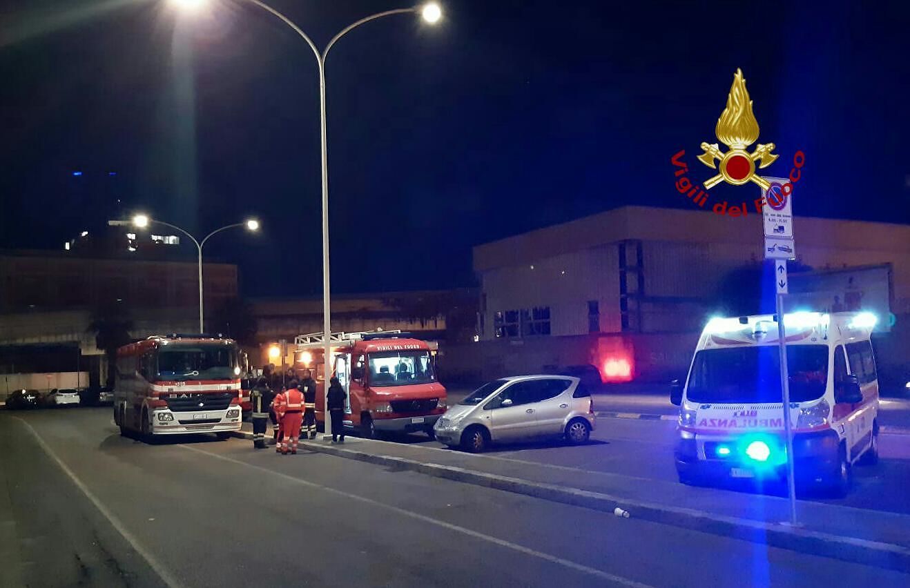 Cagliari, si ribalta con l’auto e vaga in stato di choc: ritrovato dai vigili del fuoco