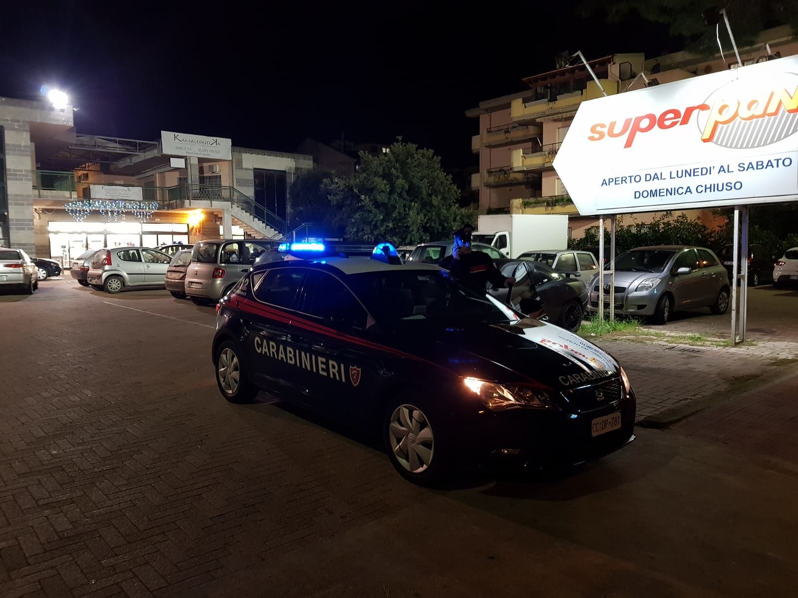 Terrore a Assemini, ladri armati in azione al “SuperPan” fuggono con 1500 euro