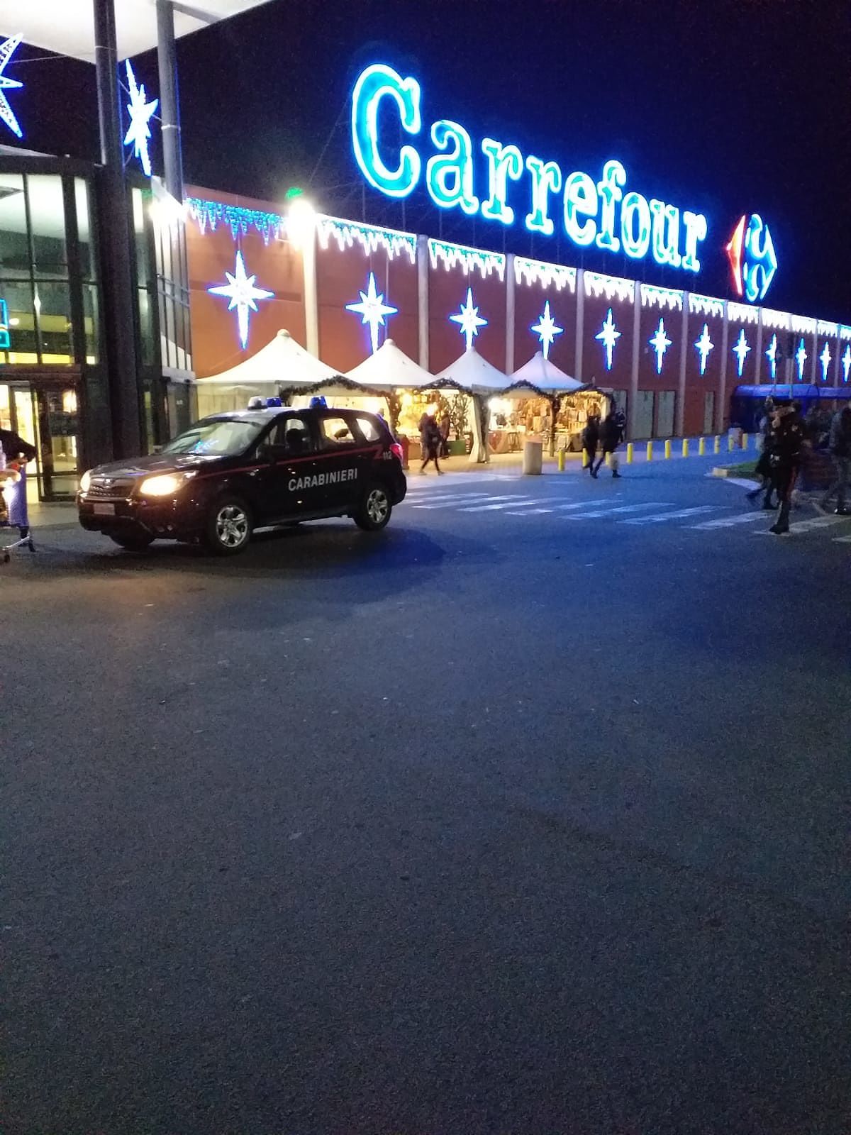 Sorpresi a rubare una PS4 da “Carrefour”: nei guai anche una studentessa di 17 anni