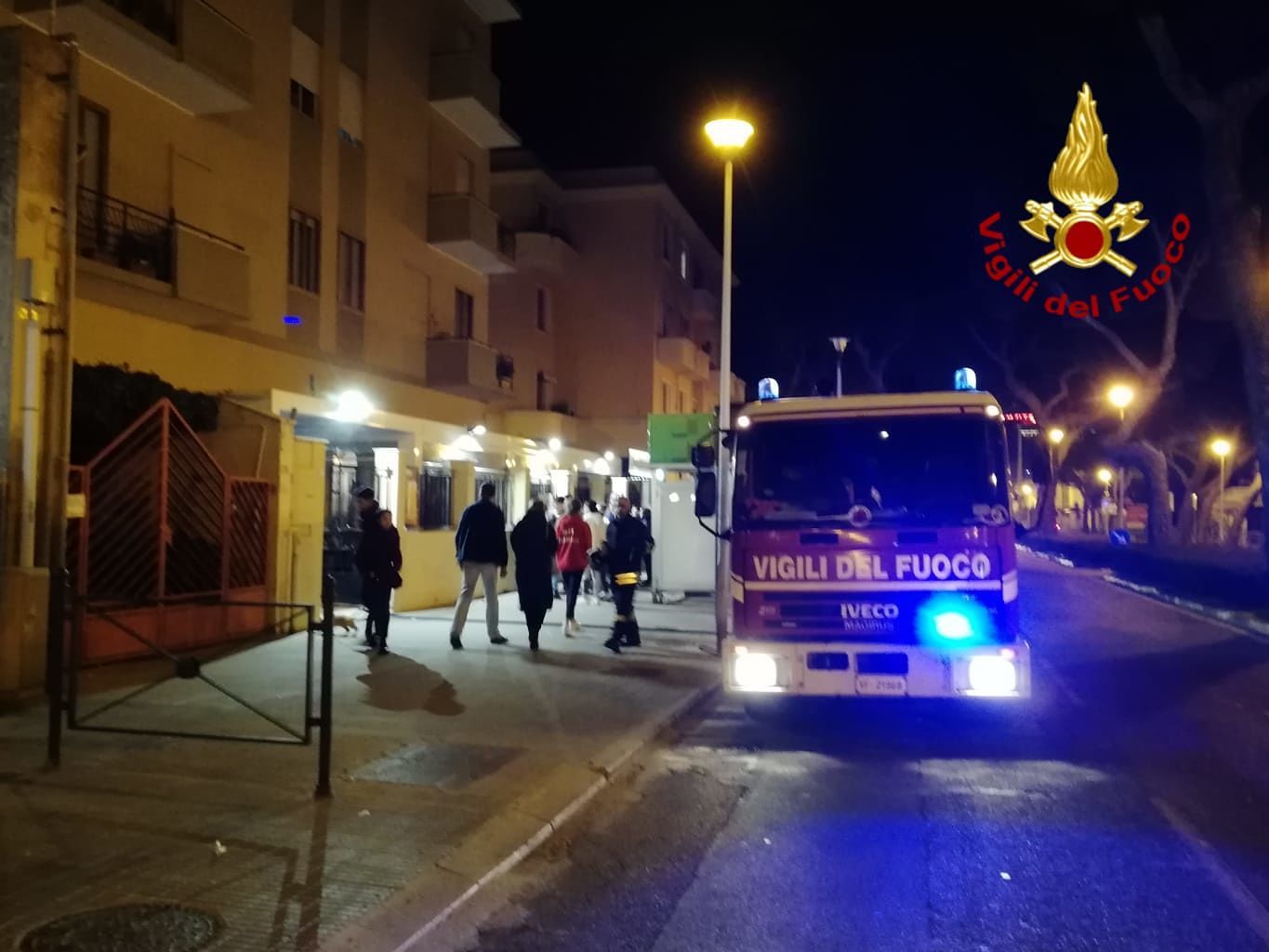 Cagliari, paura in viale Diaz: incendio nella cucina del ristorante “100 Montaditos”