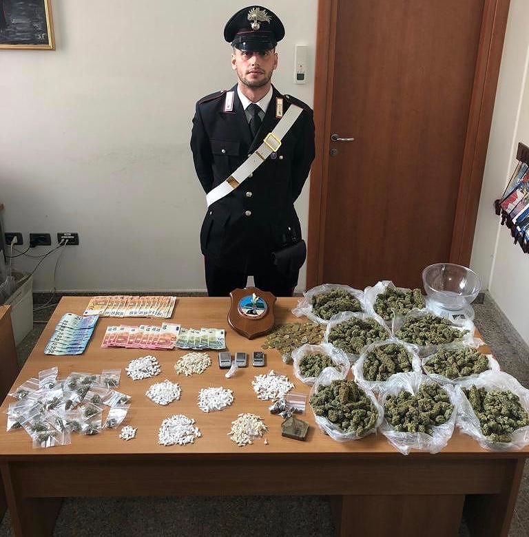 Blitz dei carabinieri a Sant’Elia, sequestrato oltre un kg di droga: arrestato un 20enne