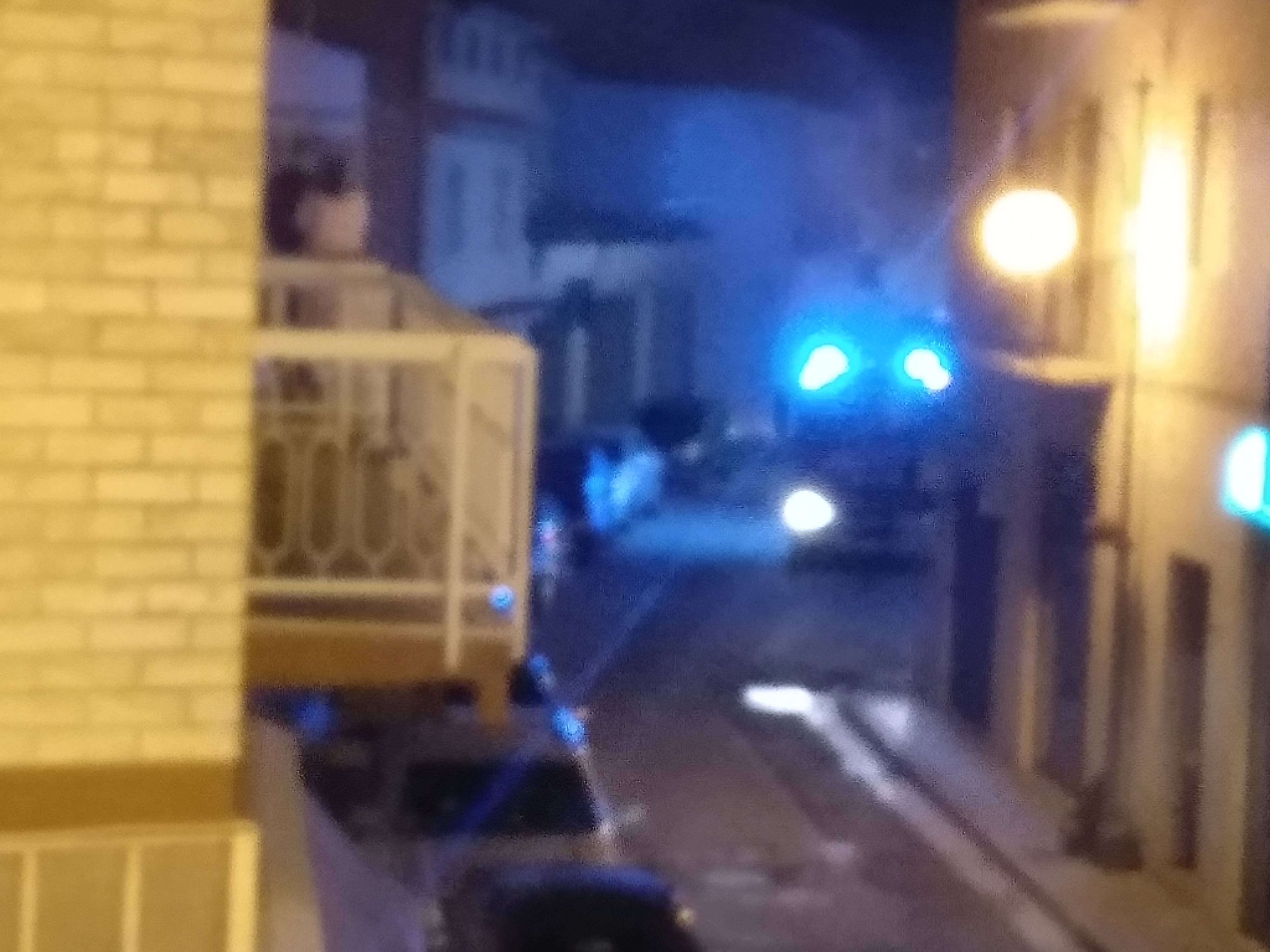 Esplode una caldaia a gasolio nel centro di Quartu: paura in via Venezia, vigili del fuoco in azione