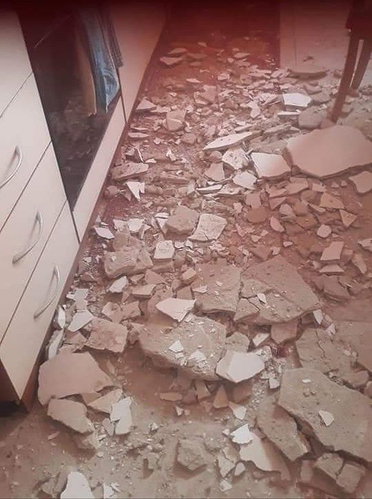 Crolla un pezzo di soffitto mentre cucina: ferita una donna a Carbonia