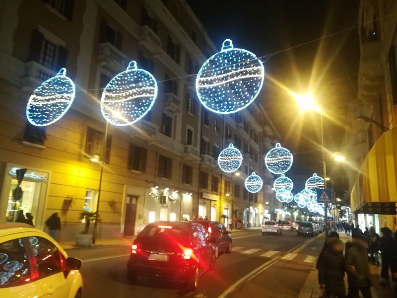 Natale 2018 a Cagliari, il Comune raddoppia le luminarie: spesa di 277mila euro
