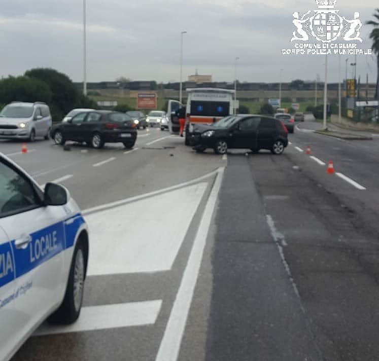 Cagliari, brutto incidente in viale Monastir: 2 feriti trasportati all’ospedale