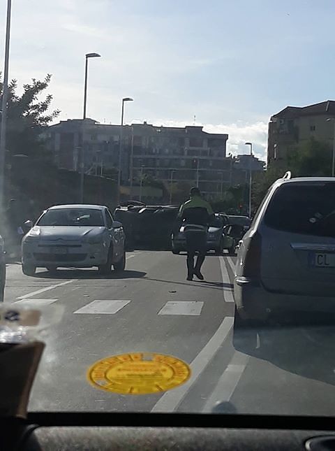 Cagliari, carambola tra 4 auto in via Cadello: una donna ferita trasportata all’ospedale