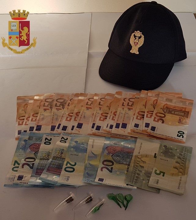 Eroina e hashish nascosti nella guarnizione della lavatrice: in manette 59enne a Iglesias