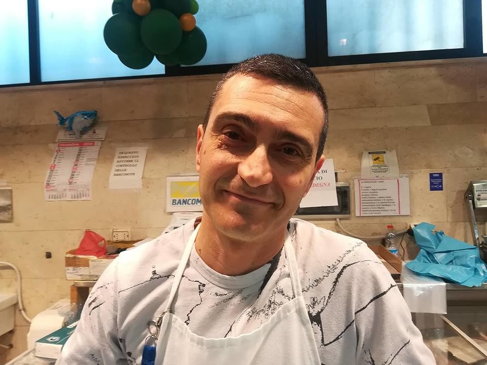 Natale al risparmio a Cagliari, pochi affari anche per il pesce congelato: “Tutti vogliono sconti”