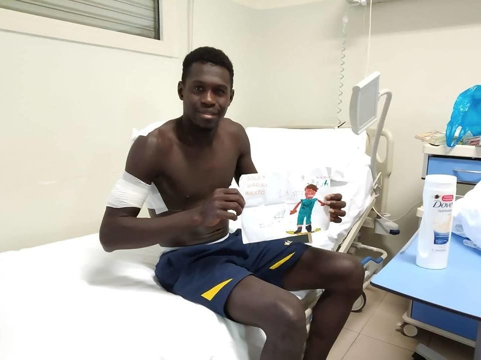 Sulley è uscito dal coma e sorride, sospiro di sollievo per il calciatore ricoverato a Cagliari