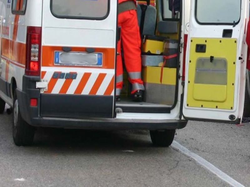 Gravissimo incidente a Domusnovas, bambino investito sulle strisce fuori dalla scuola