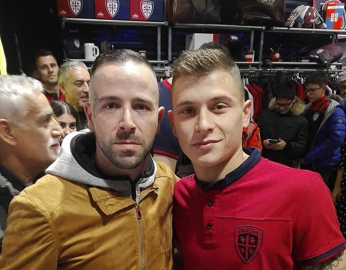Barella e Cerri superstar, tifosi rossoblù in festa al Cagliari Store