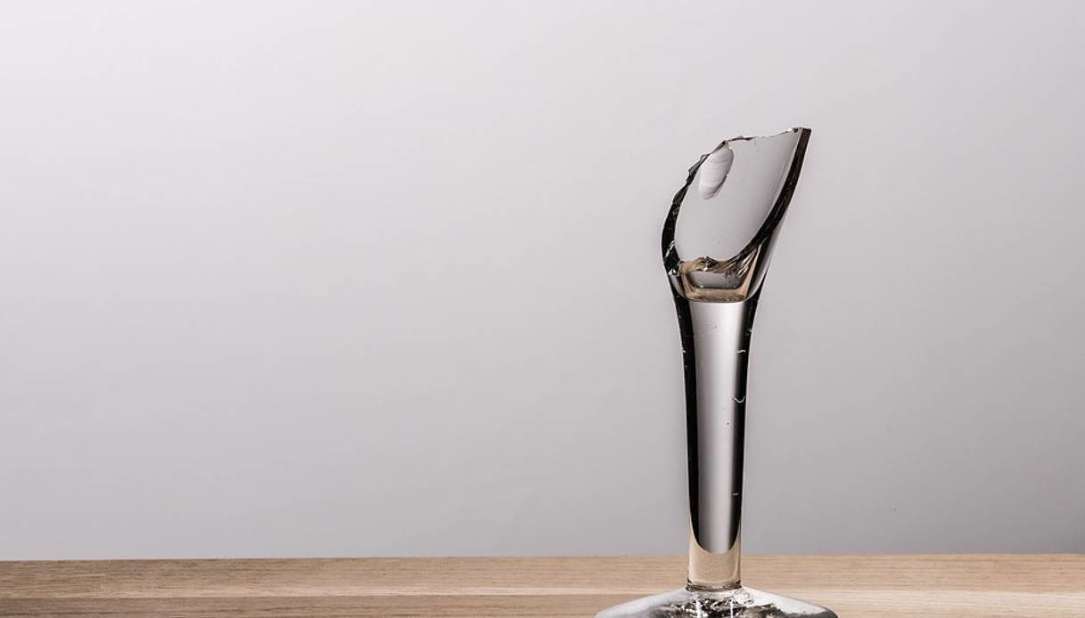 Shock: bicchiere Ikea esplode e ferisce la cornea di una donna