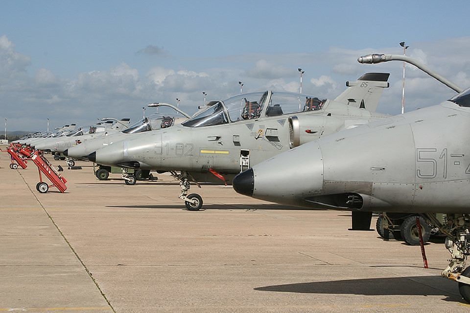 Tocco: “Fitto vuole scippare a Decimomannu la scuola dei top gun”. A rischio 200 posti di lavoro