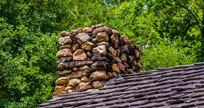 Ragazzo incastrato in un camino liberato dai vigili del fuoco: “Incastrato mentre giocavo a nascondino”