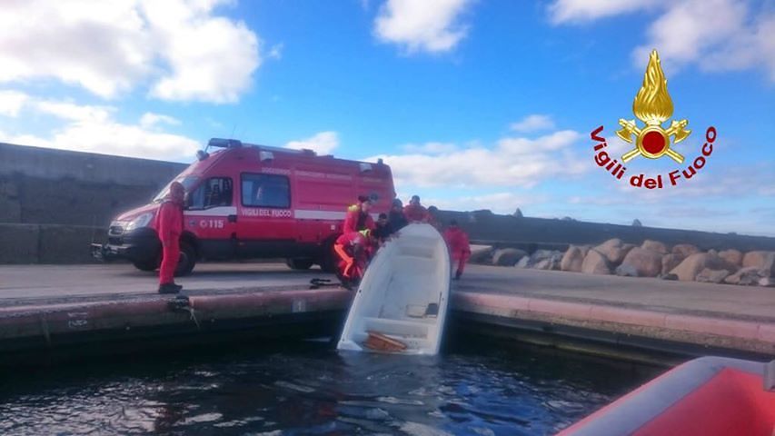 Capitana, imbarcazione in difficoltà va a fondo: i sommozzatori salvano due naufraghi