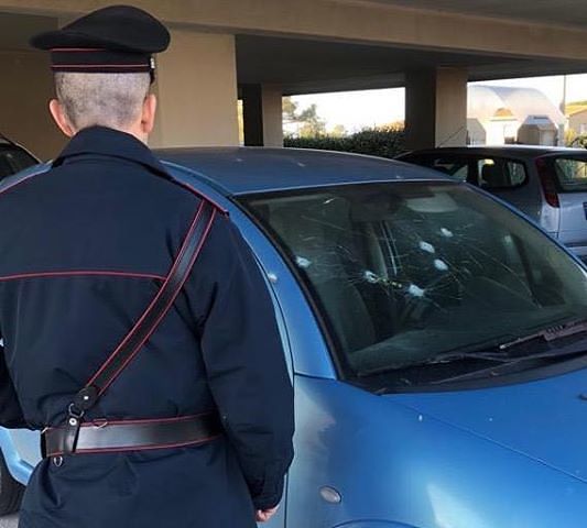 Selargius, crivellata di colpi con arma da fuoco l’auto di un’impiegata a Is Corrias: mistero sul movente