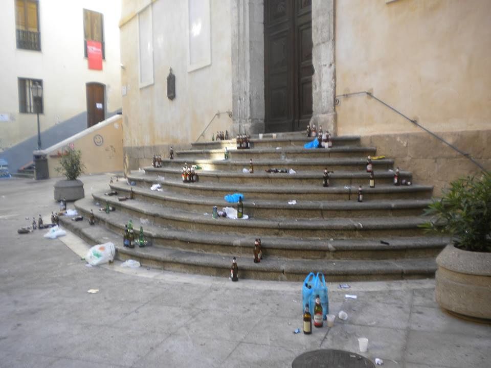 Cagliari, ragazzini fuori controllo e alcol a fiumi alla Marina: “Ecco i risultati della ‘movida’ di Zedda”