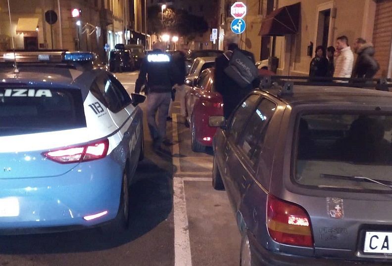 Cagliari, nonnina chiusa in auto chiede aiuto sbattendo la dentiera sui vetri