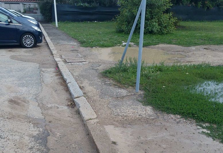 Cagliari, il rione coi marciapiedi distrutti: nel Quartiere Europeo camminare è pericoloso