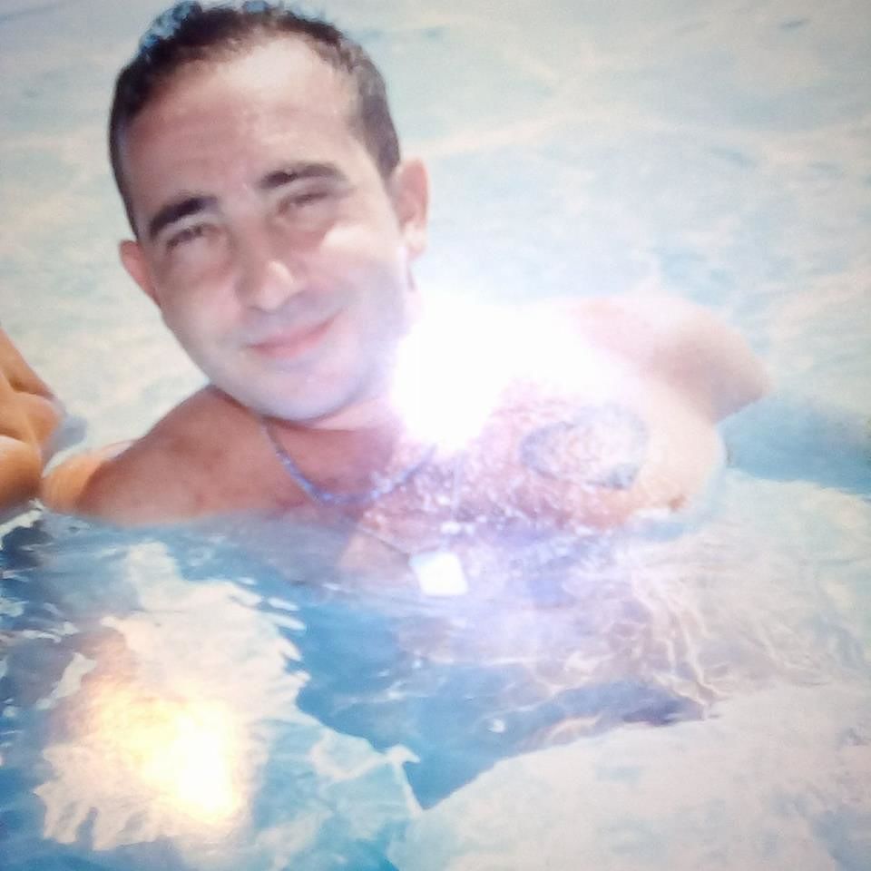 Le parole dolci degli amici in lacrime per Nicola Pintus: “Sei la stella più bella”