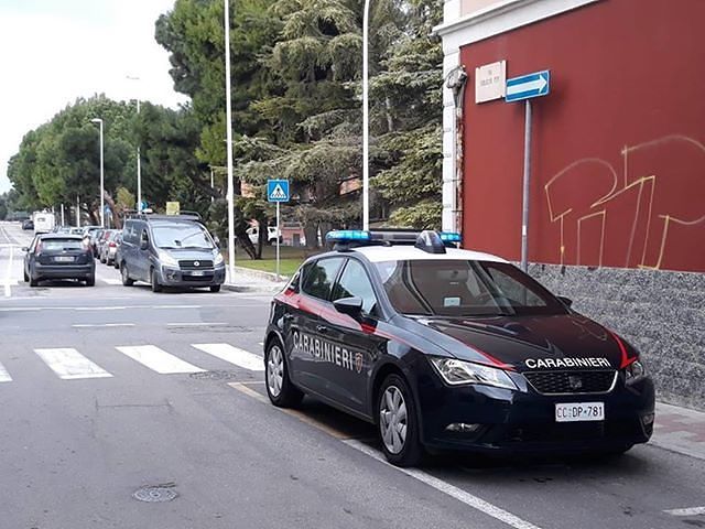 Pirri, gioca alle slot machine e dimentica in auto la bimba di tre anni: cuoco albanese denunciato