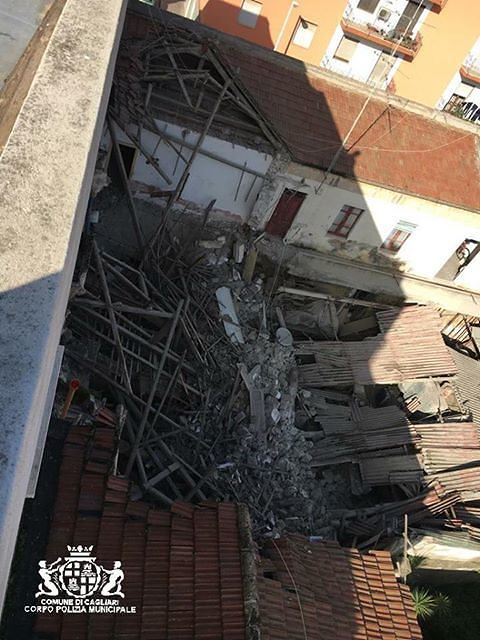 Cagliari, crolla una palazzina in via Tagliamento: “Il Comune perchè non tutela i vecchi edifici?”