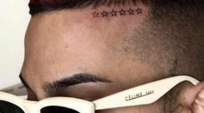 Sfera Ebbasta, ecco il tatuaggio che vola sui social: “Dedicato alle vittime di Corinaldo”
