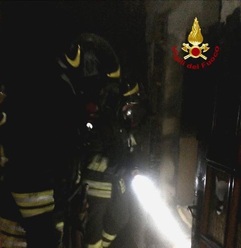 Sinnai, casa in fiamme a Tasonis: sul posto i Vigili del Fuoco, due stanze coinvolte