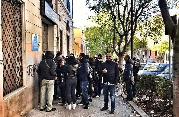 Vasco Rossi a Cagliari, tutti pazzi per i biglietti dei concerti sardi: giovani in fila al Box Office