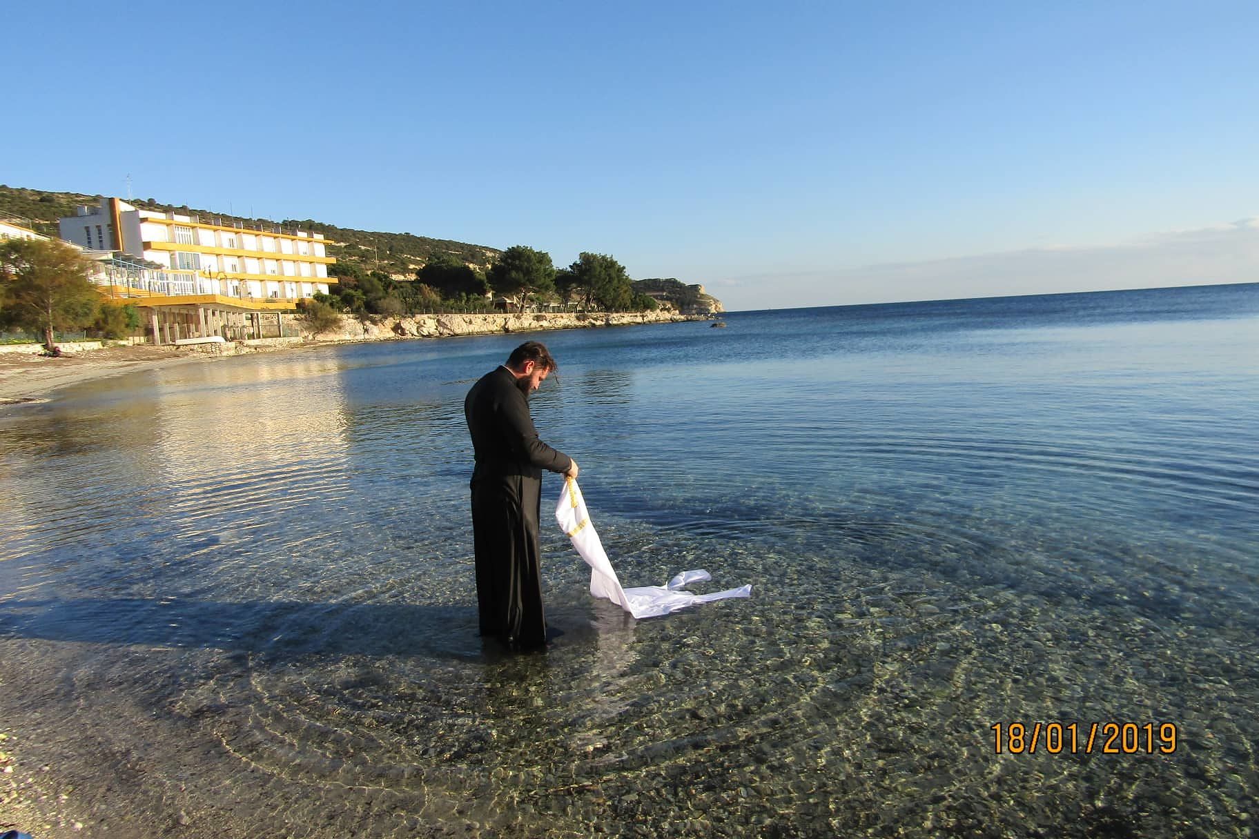 Cagliari, a Calamosca il bagno per la benedizione delle acque per l’Epifania ortodossa