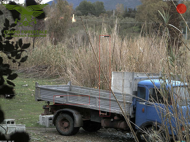 Appiccava il fuoco a rifiuti pericolosi nelle campagne di Quartucciu: piromane in manette