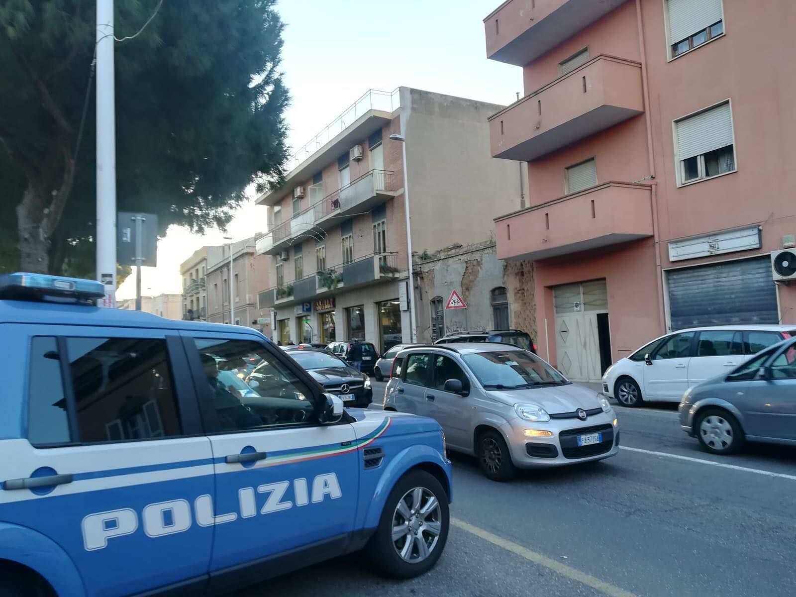 Paura a Pirri, uomo armato davanti all’Ex Vetreria