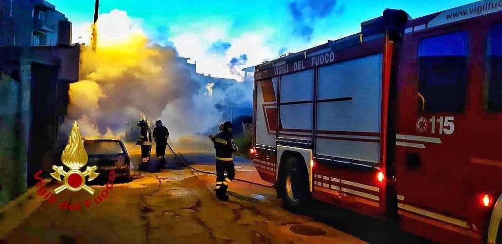Auto in fiamme a Burcei: distrutta