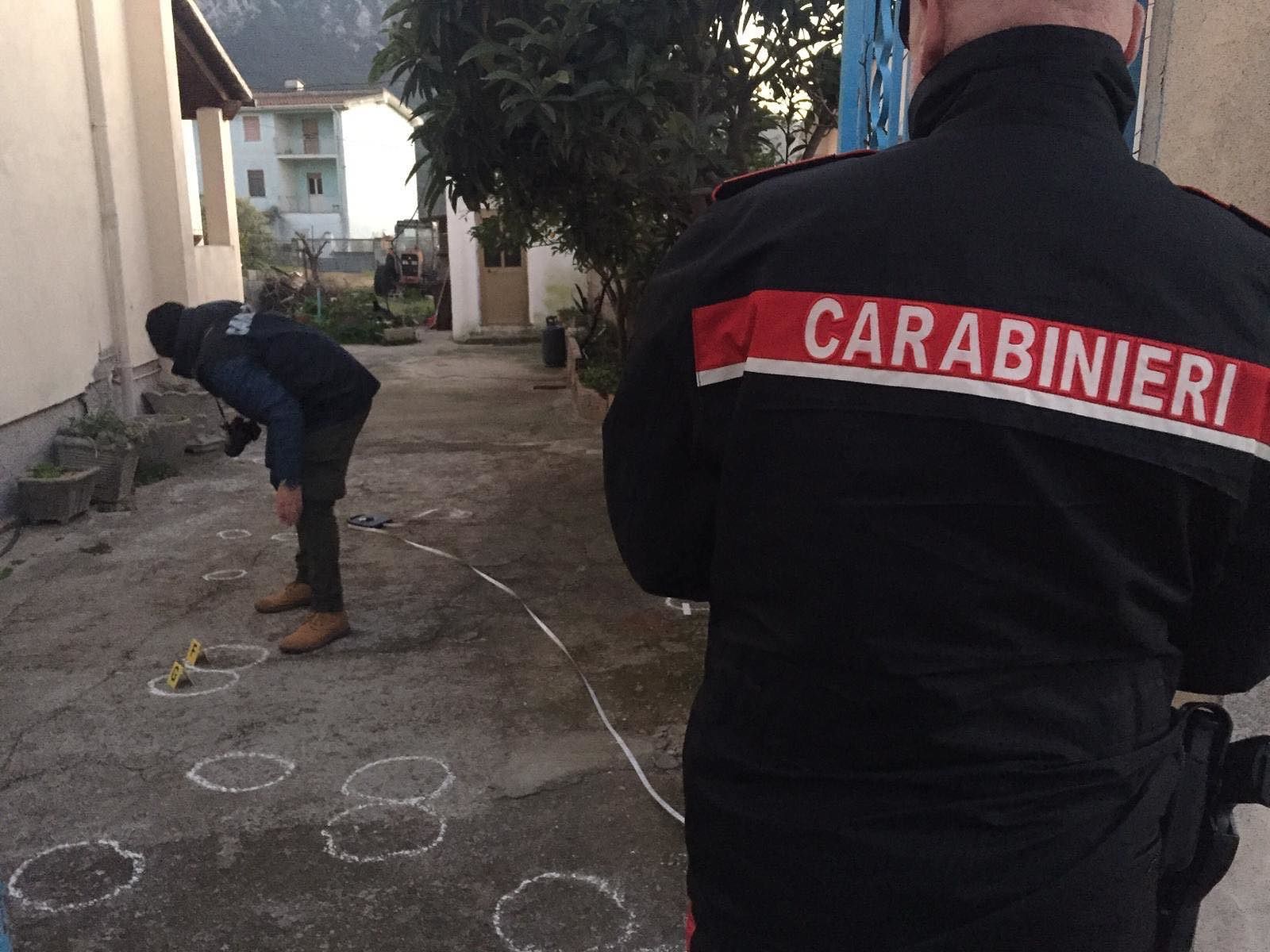 Irgoli, litigano per l’eredità: 67enne imbraccia un fucile e spara al cognato