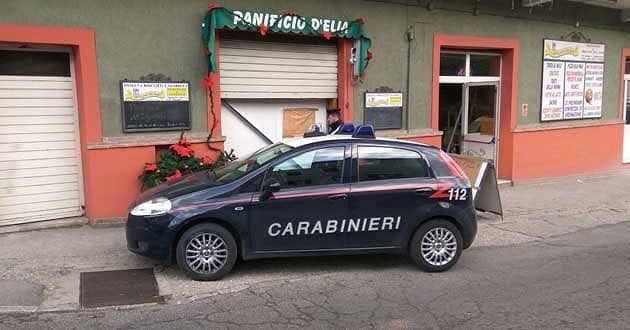Truffa del pacco a Dolianova, beffati tre commercianti: nei guai una coppia