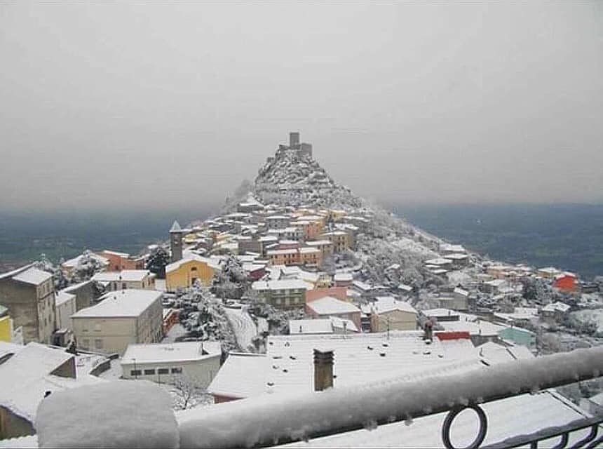 Paesaggi fiabeschi sardi: lo spettacolo di Burgos innevato