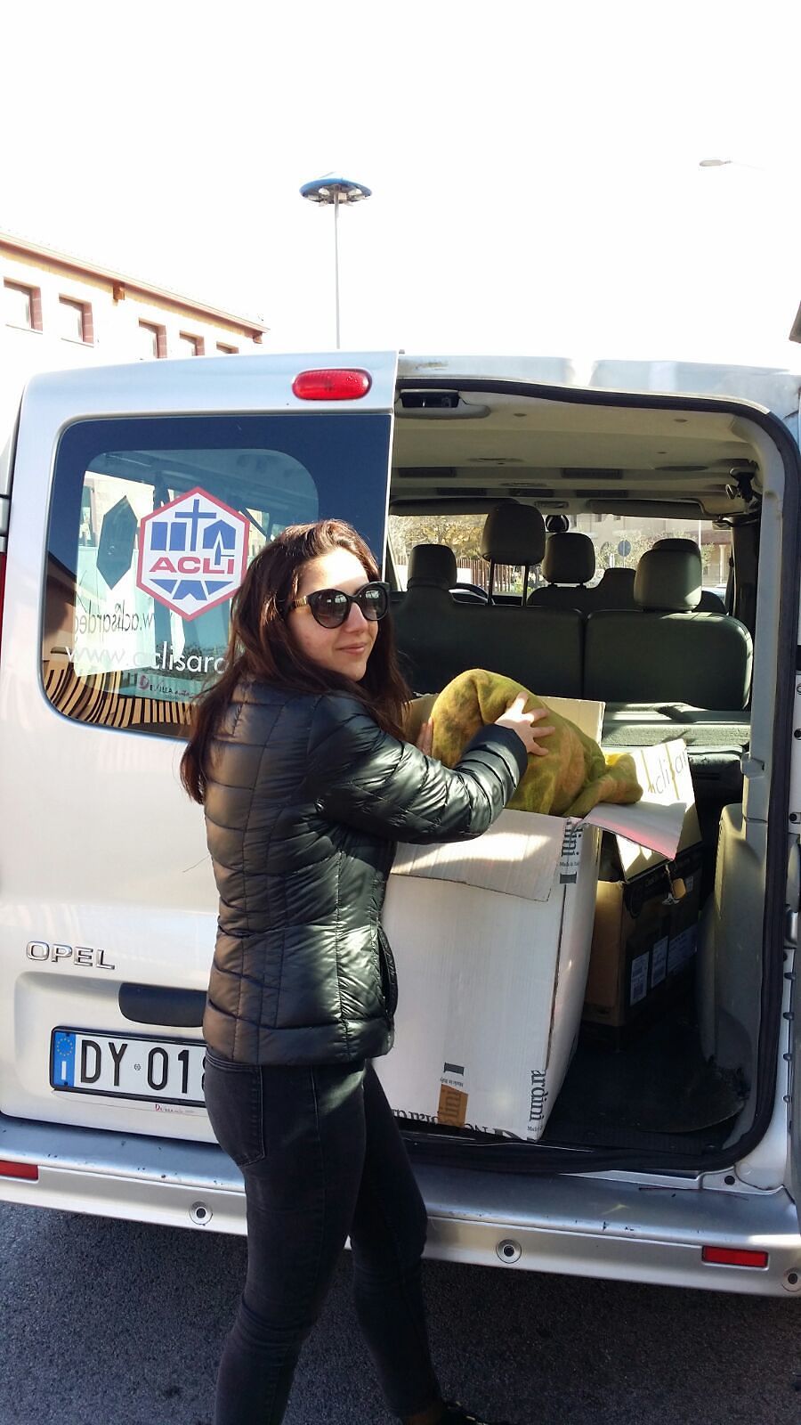 Il bel gesto dei volontari Acli: arriva il gelo, a Cagliari e nell’Hinterland coperte e vestiti pesanti per i bisognosi