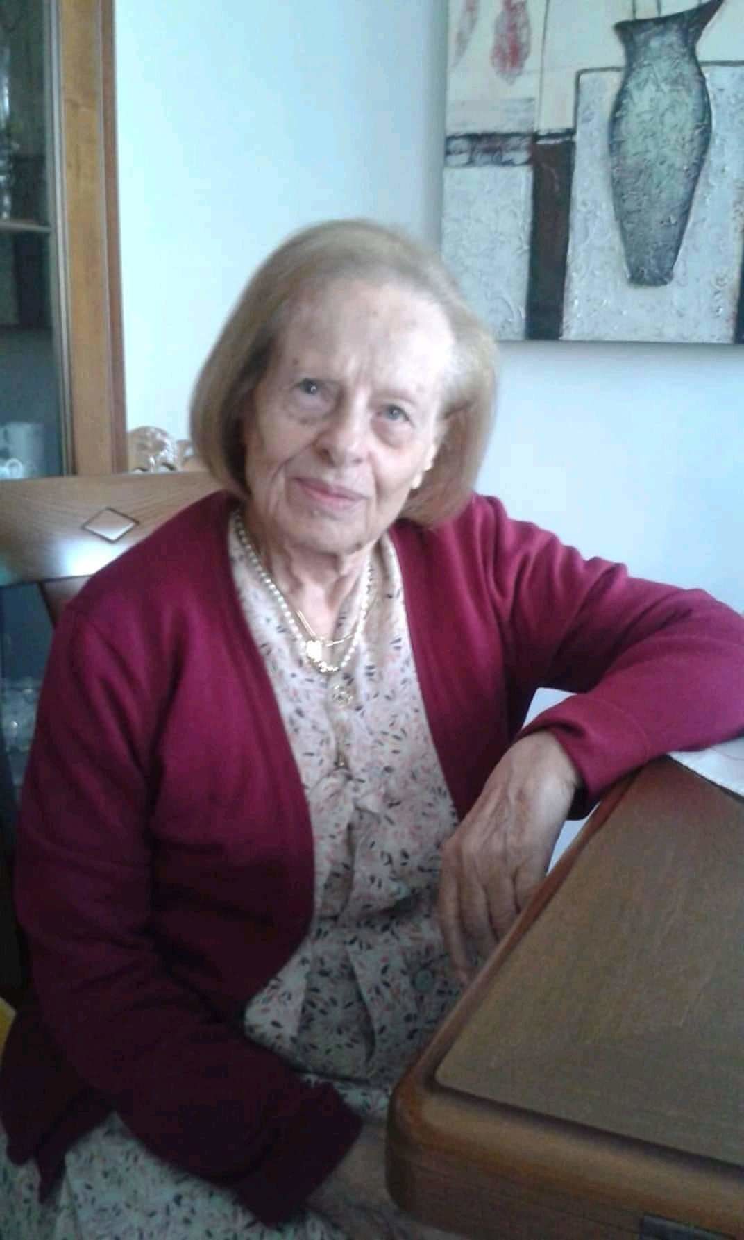 Carbonia piange la “mamma” della Vespa, a 92 anni muore Anna Di Naro