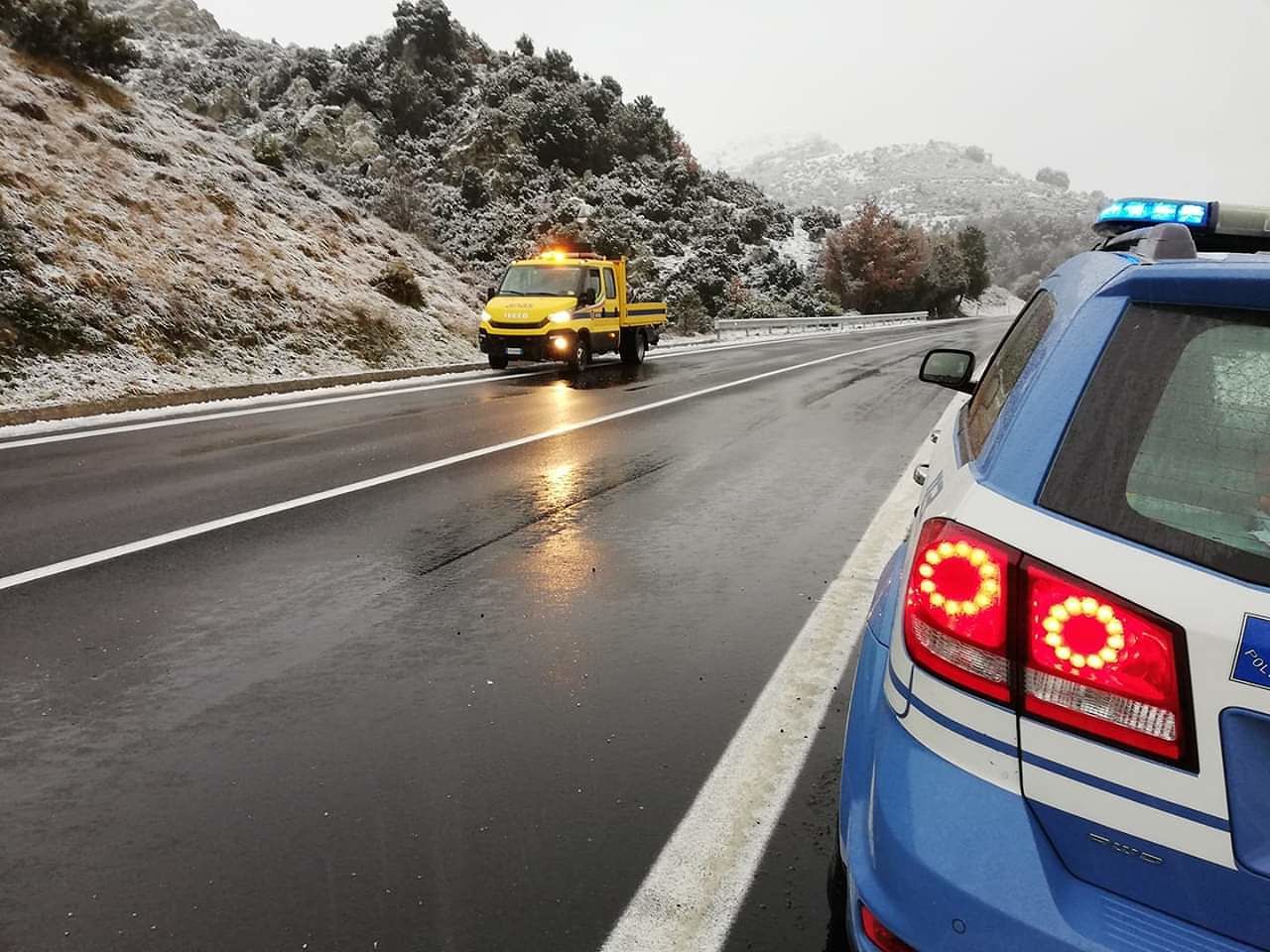Torna la neve in Sardegna, la polizia stradale: “Massima prudenza alla guida”