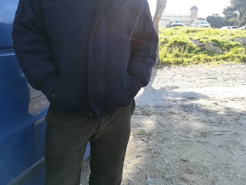 Gabriel, dalla Romania a Cagliari: “Vivo in un furgone in viale Buoncammino, mi arrangio facendo traslochi”