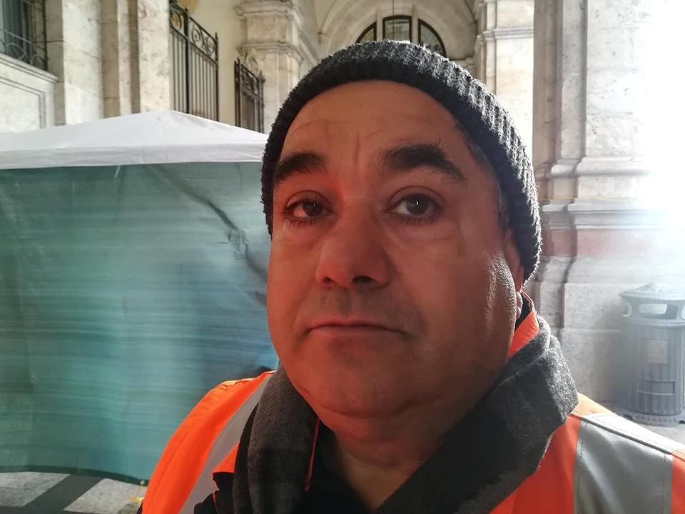 Giampaolo, addio stipendio dopo 10 anni sui camion dell’immondezza a Cagliari: “Da Zedda solo promesse”