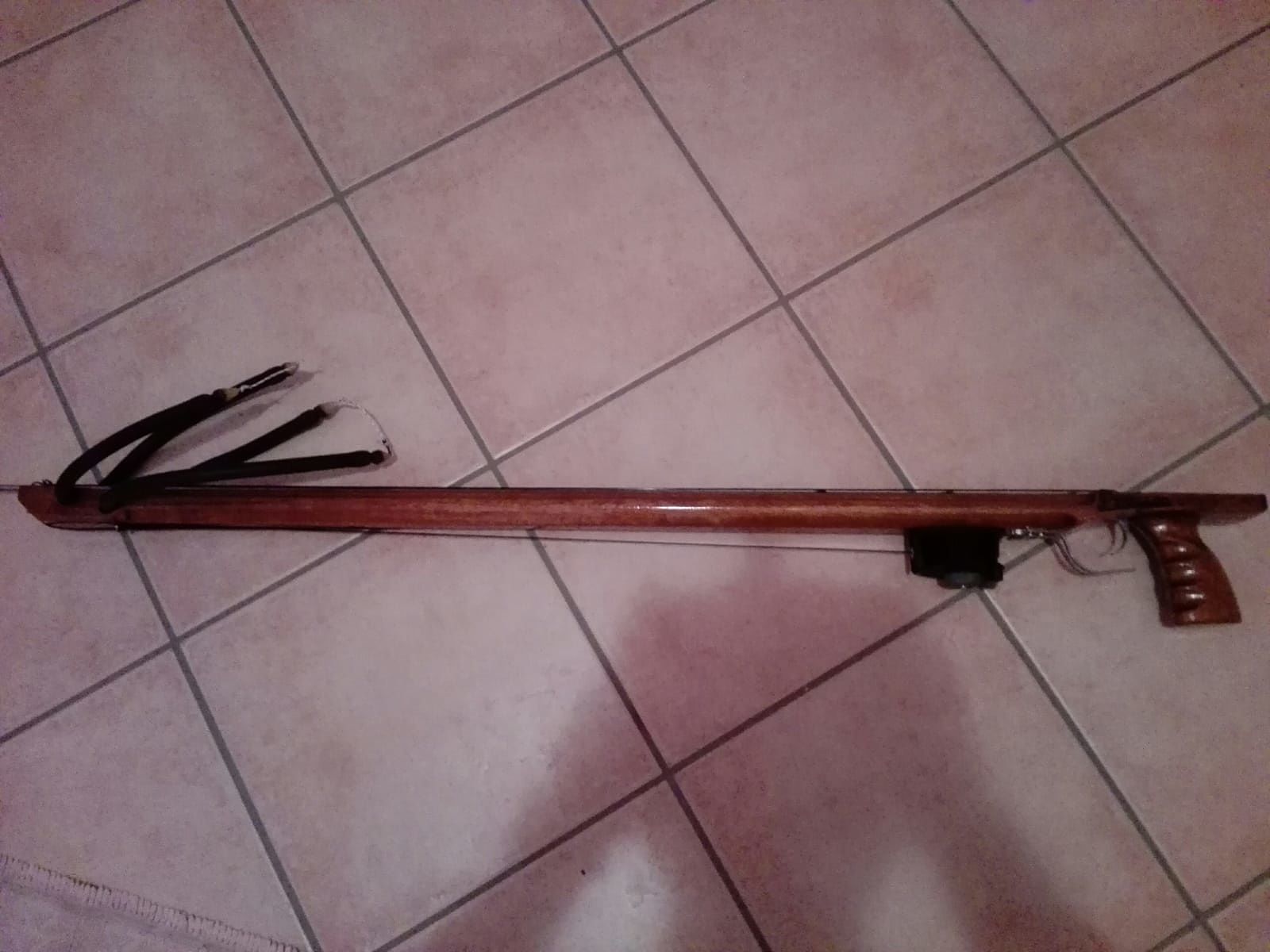 Quartu, smarrito fucile da pesca in legno: “Ha grande valore affettivo, aiutatemi”