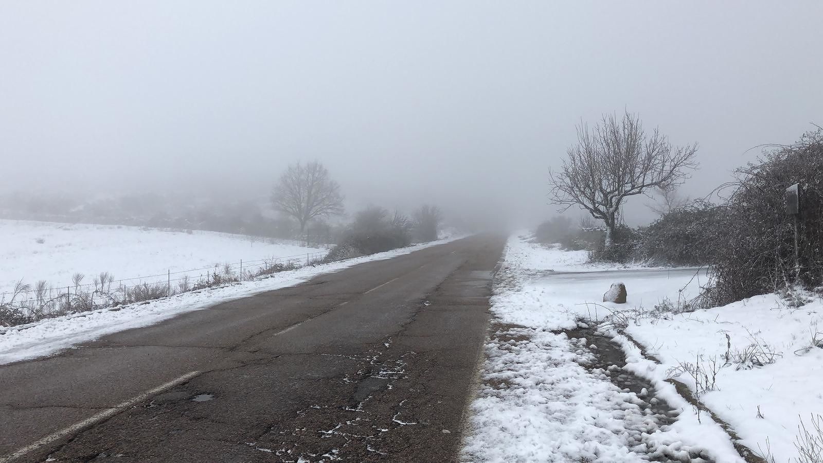 Neve a quote basse, burrasca e mareggiate: 19 ore di allerta meteo sulla Sardegna