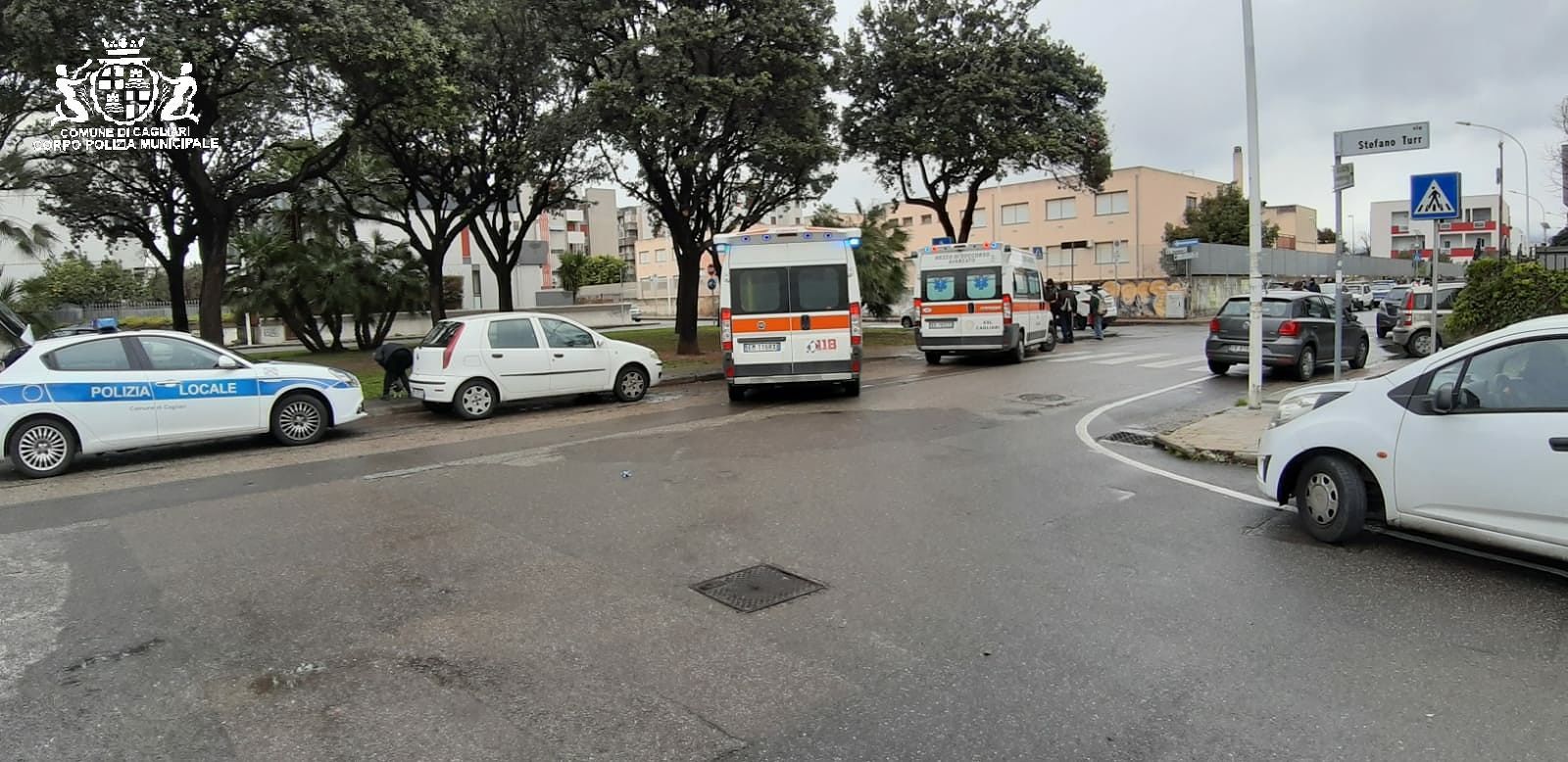 Pirri, 19enne perde il controllo dell’auto e investe due ragazze 17enni sul marciapiede