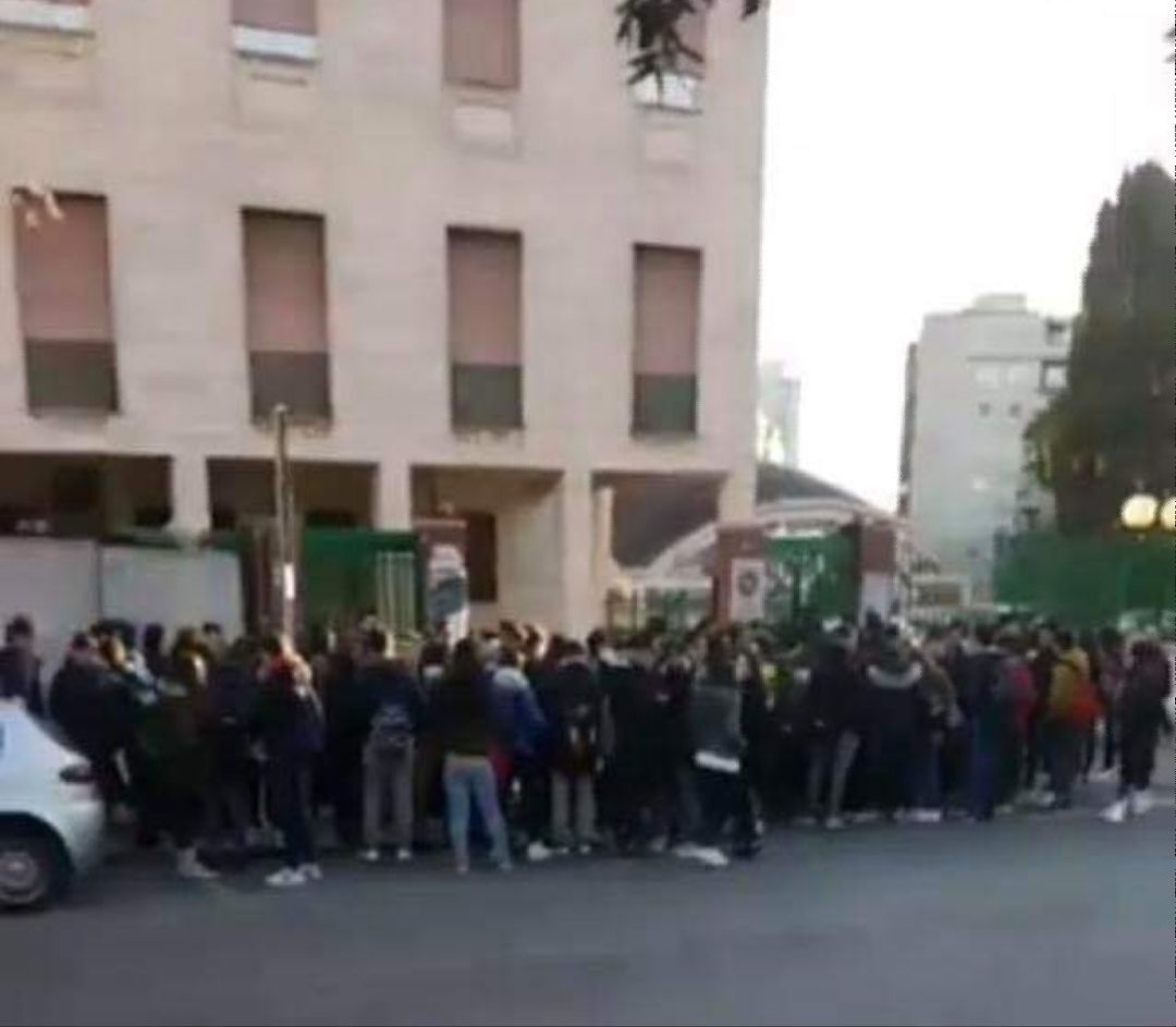 Cagliari, aule fredde e 200 studenti del Pacinotti in sciopero: “Facciamo lezione con le coperte”