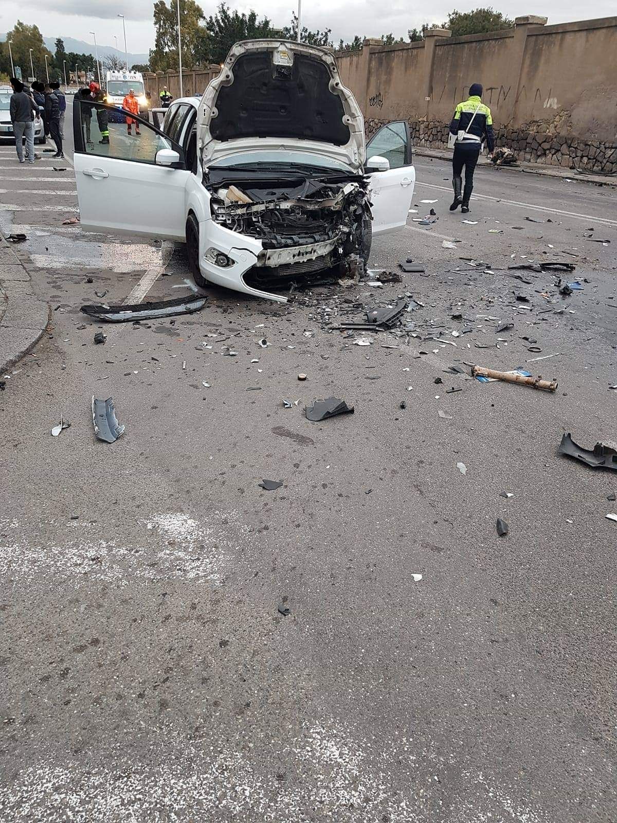Cagliari, sono gravissimi i 4 feriti dell’incidente di via Cadello: uno è in prognosi riservata