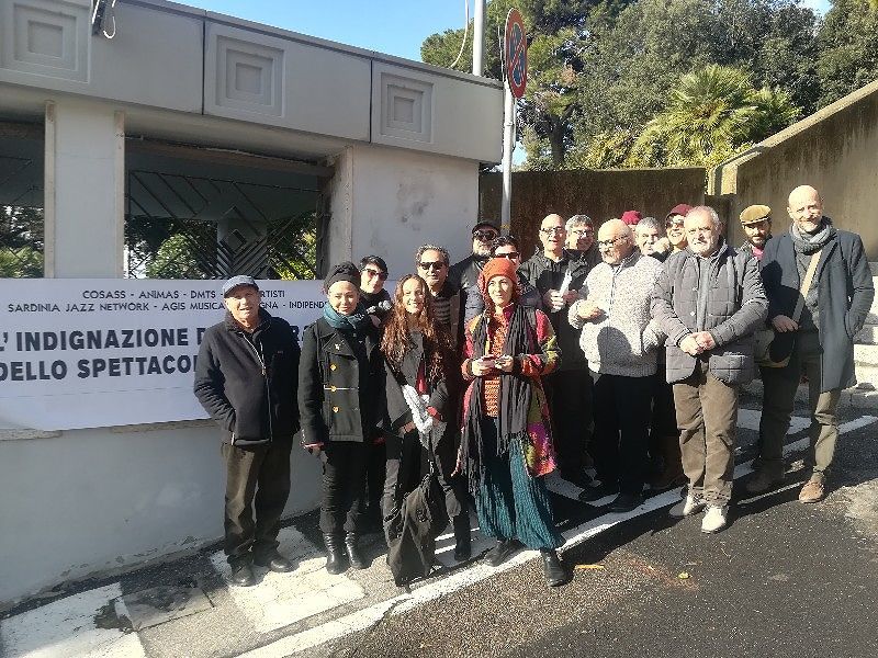 Cagliari, la rabbia dei lavoratori dello spettacolo: “Pigliaru, basta con i soldi ai soliti furbetti”