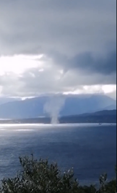 Ogliastra, il video della spettacolare tromba marina di fronte ai Faraglioni di Cea