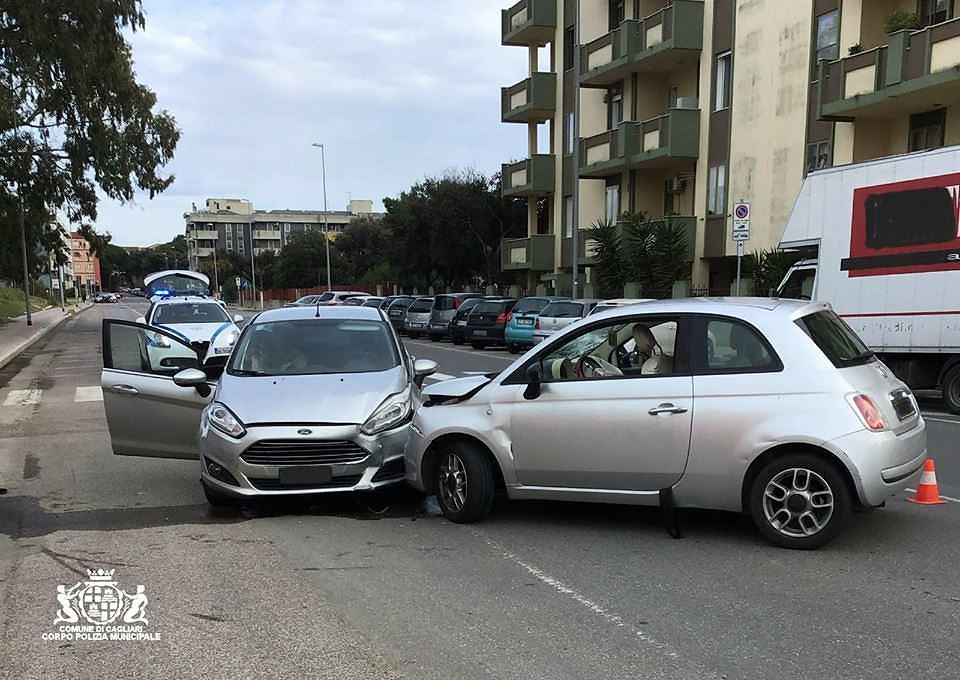 Cagliari, incidente a Mulinu Becciu: schianto tra auto, in 3 all’ospedale